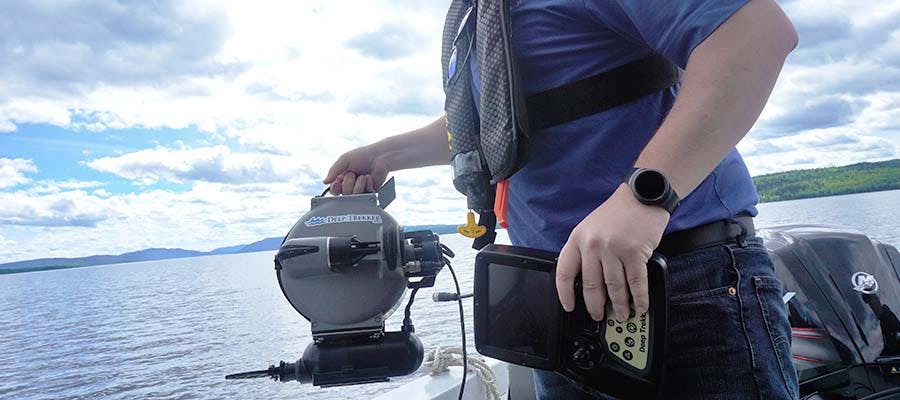 rov rescue diver deep trekker underwater drone
