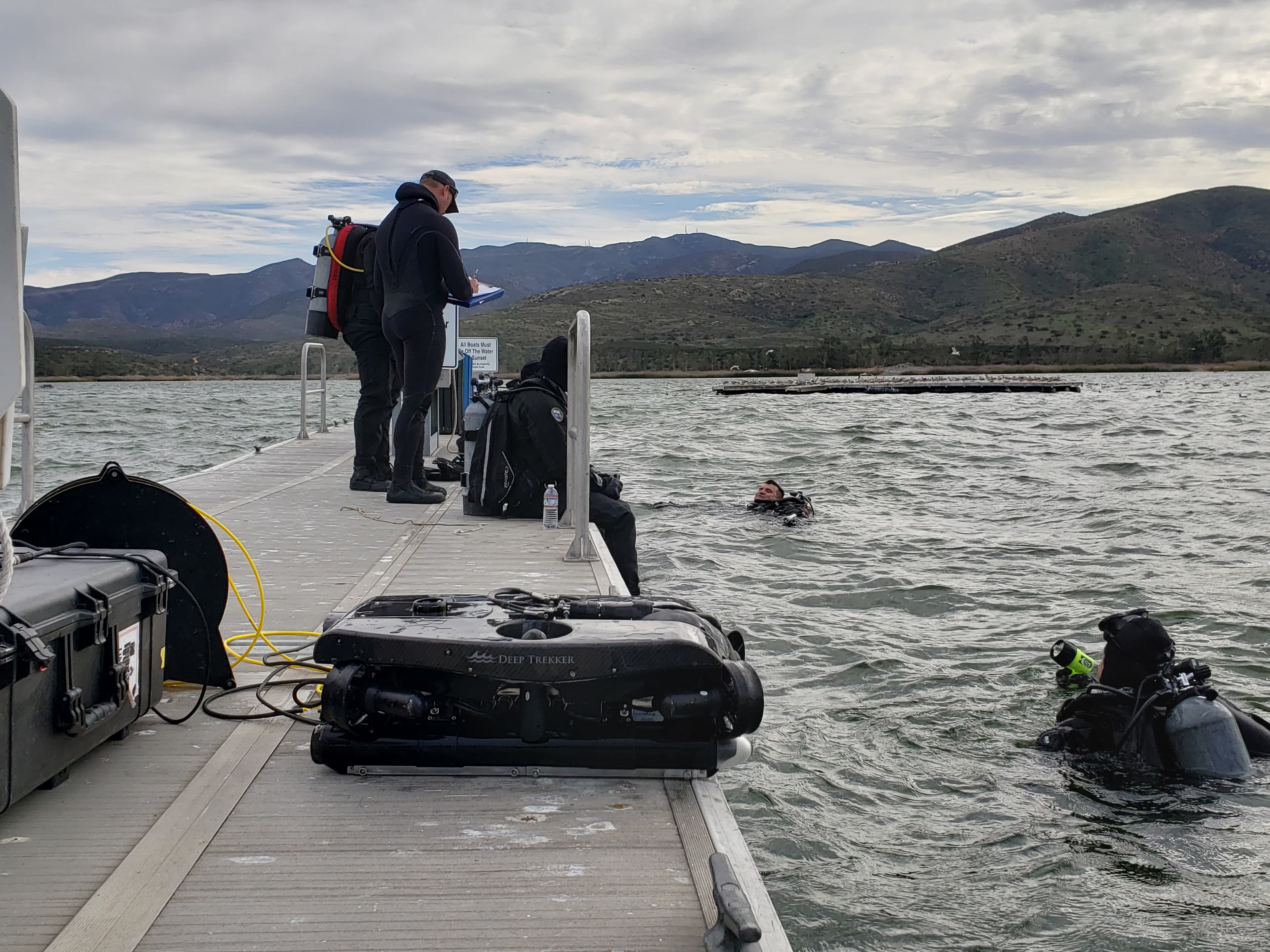 ROV in field - dockside - customers in bg (GIF)