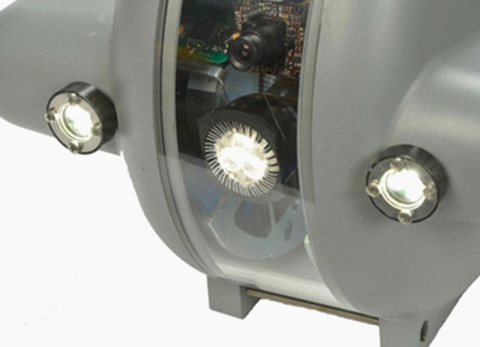 ROV with 4 additional fixed auxiliary LED lights