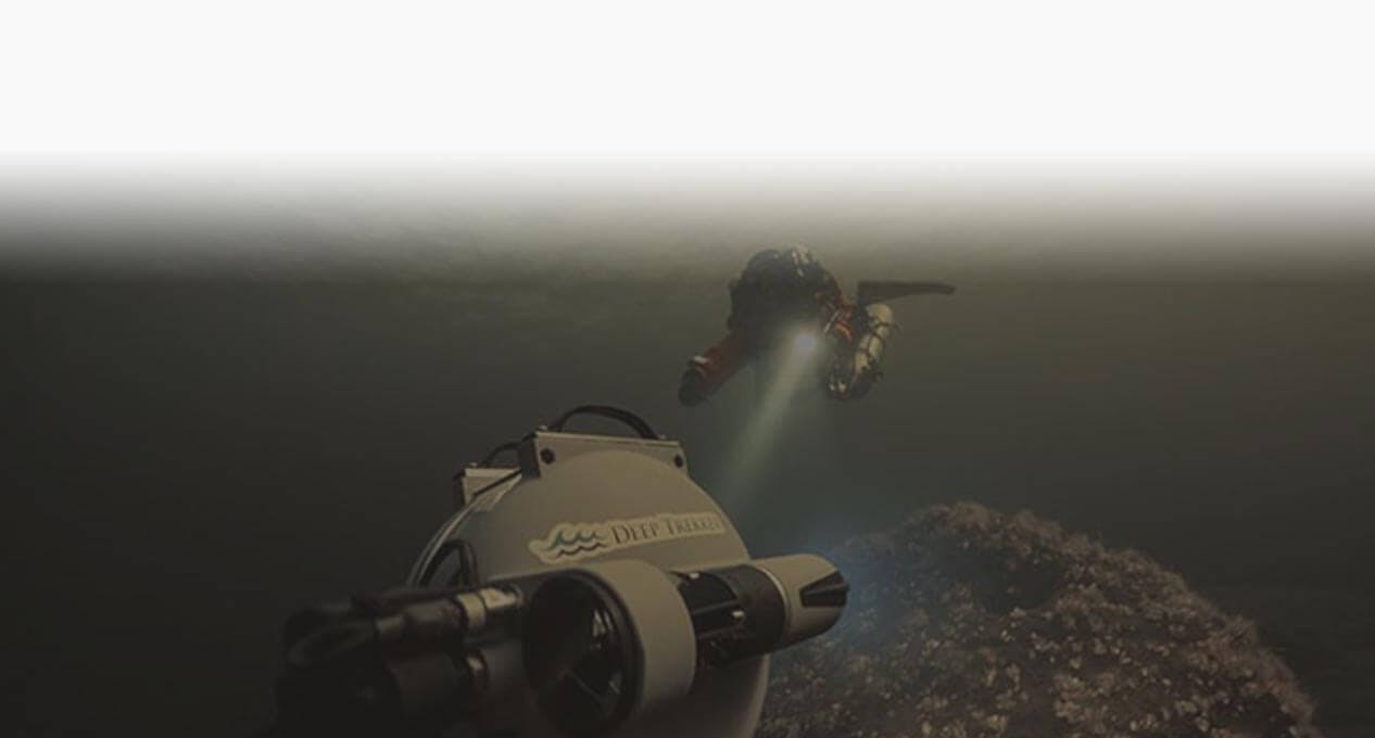 commercial diving rov with diver
