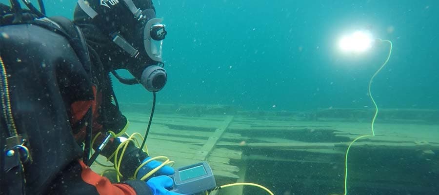 5 Uses for Portable ROV Controllers for Divers
