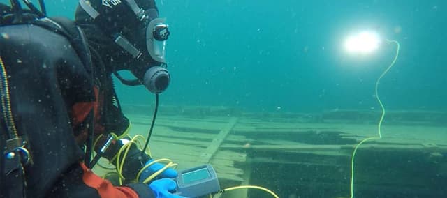 5 Uses for Portable ROV Controllers for Divers